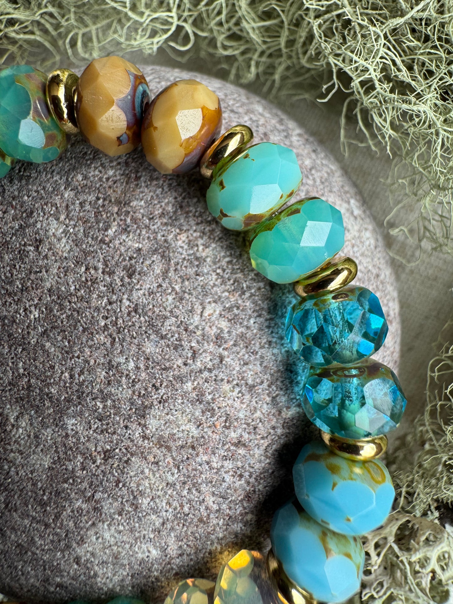 Lochenna - Glass Bead Bracelet