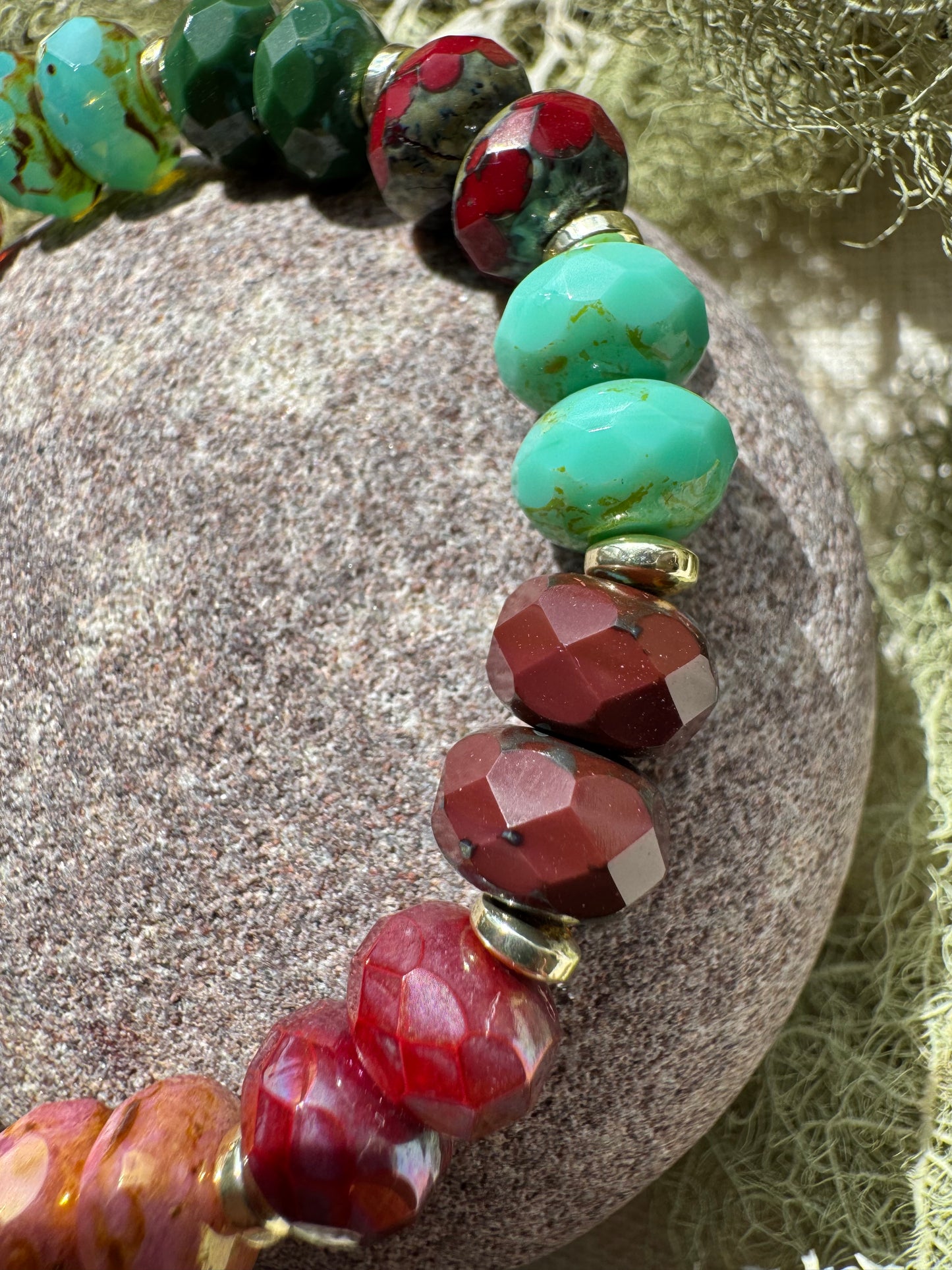 Lochlight - Glass Bead Bracelet