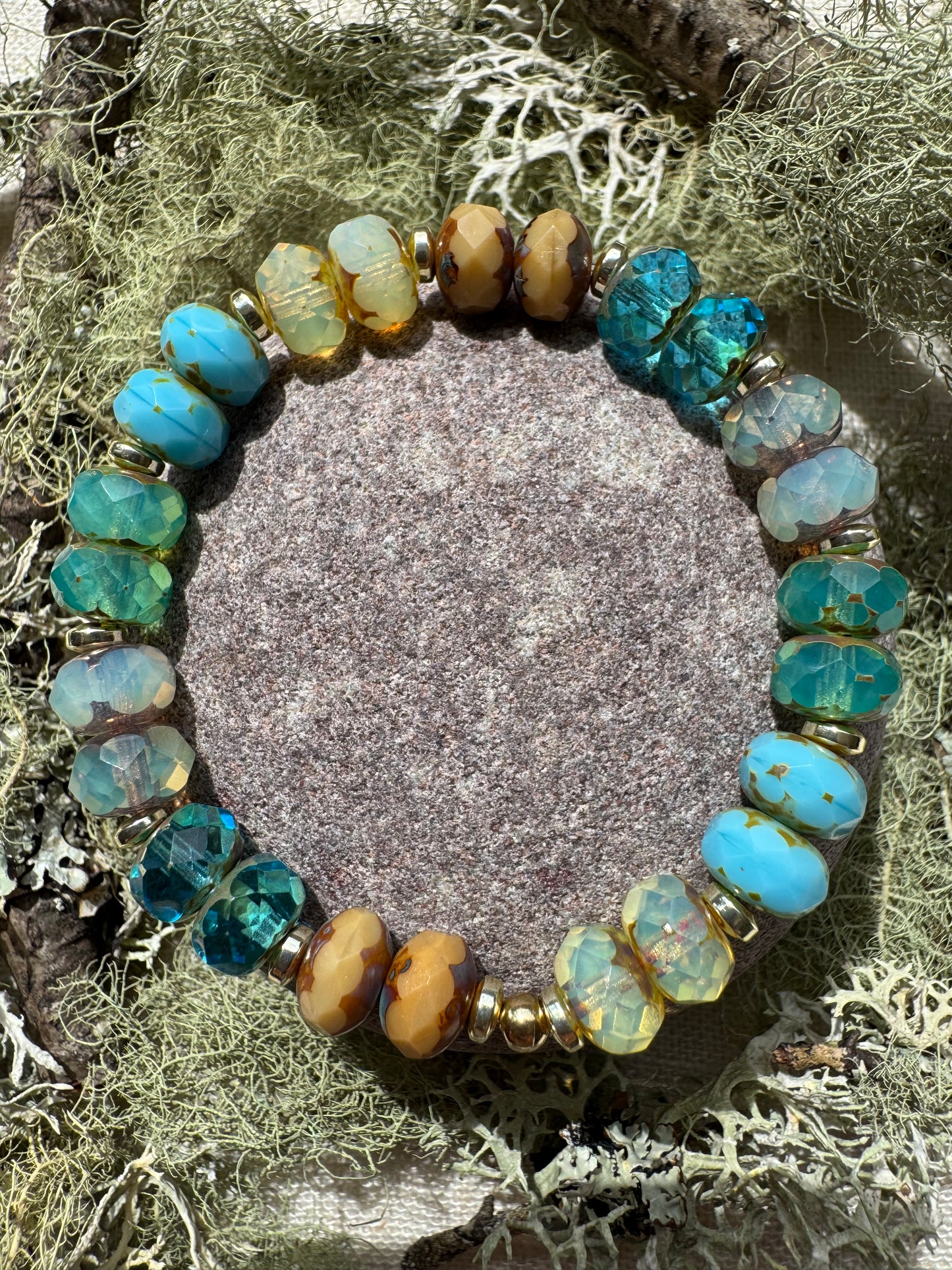 Lochria - Glass Bead Bracelet