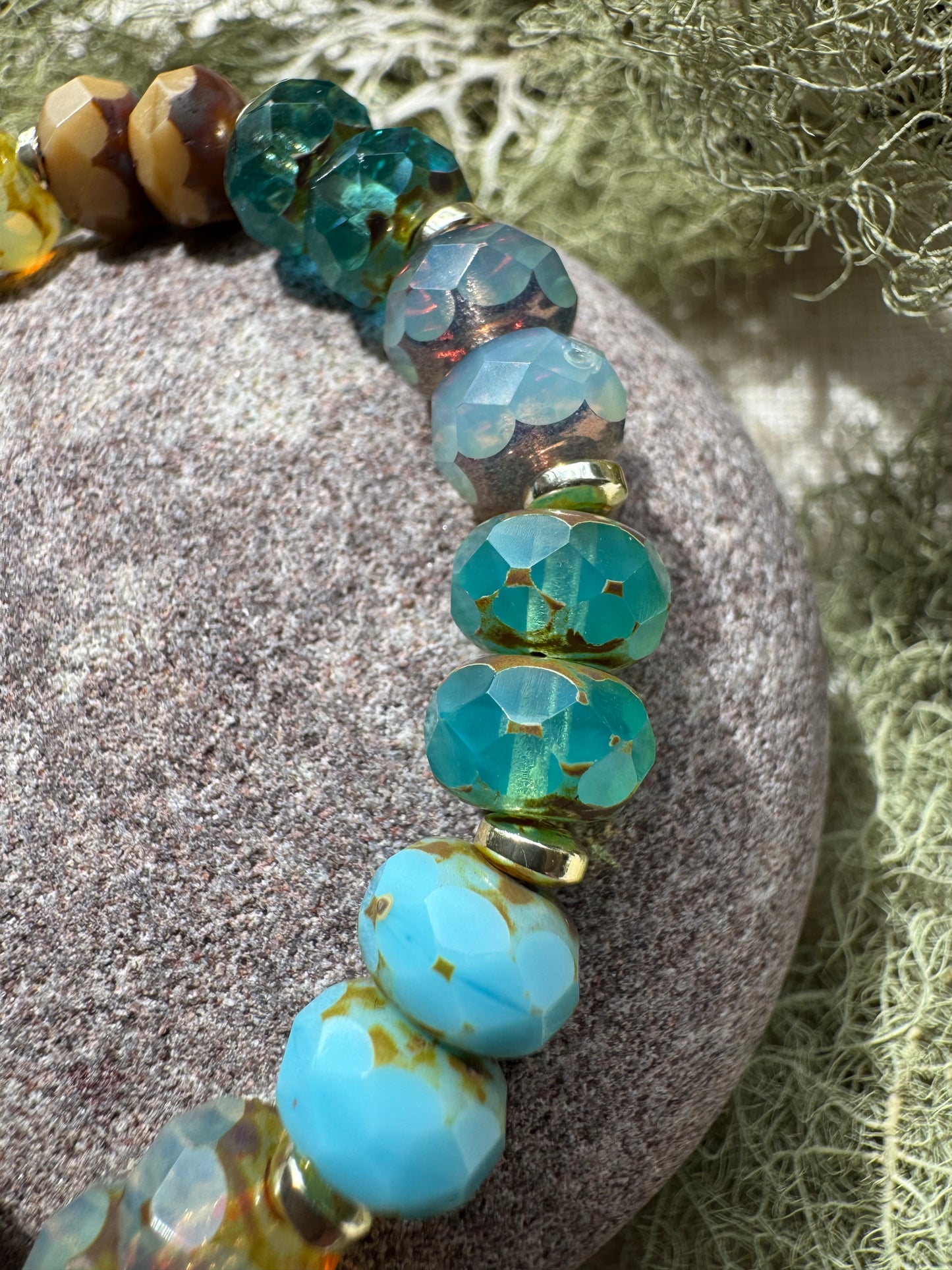 Lochria - Glass Bead Bracelet