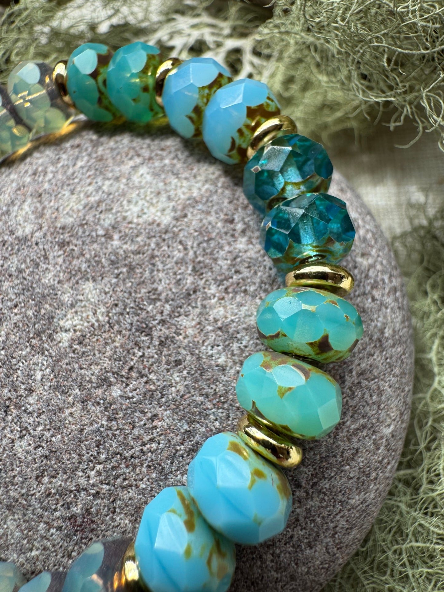 Lochora - Glass Bead Bracelet