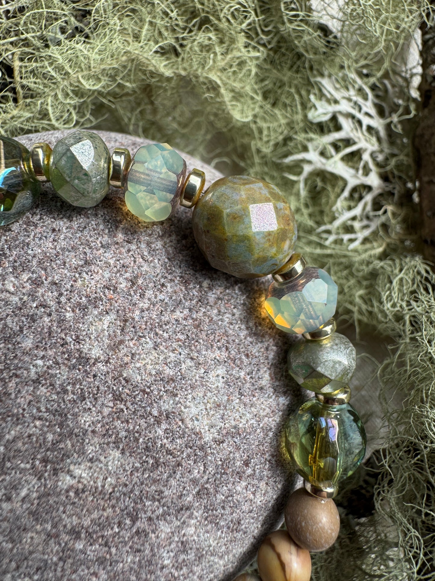 Dunloch - Glass Bead Bracelet