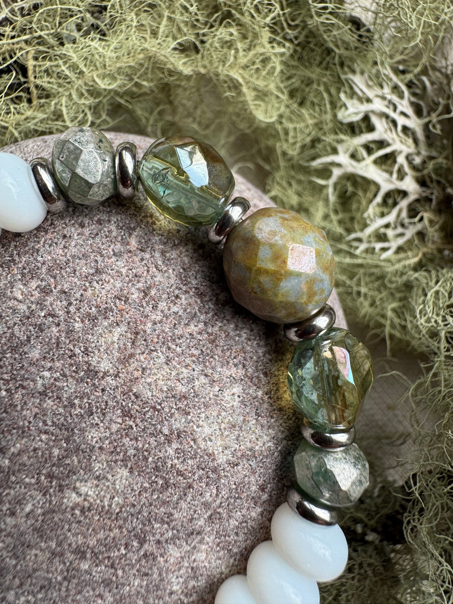 Tarnlin - Glass Bead Bracelet