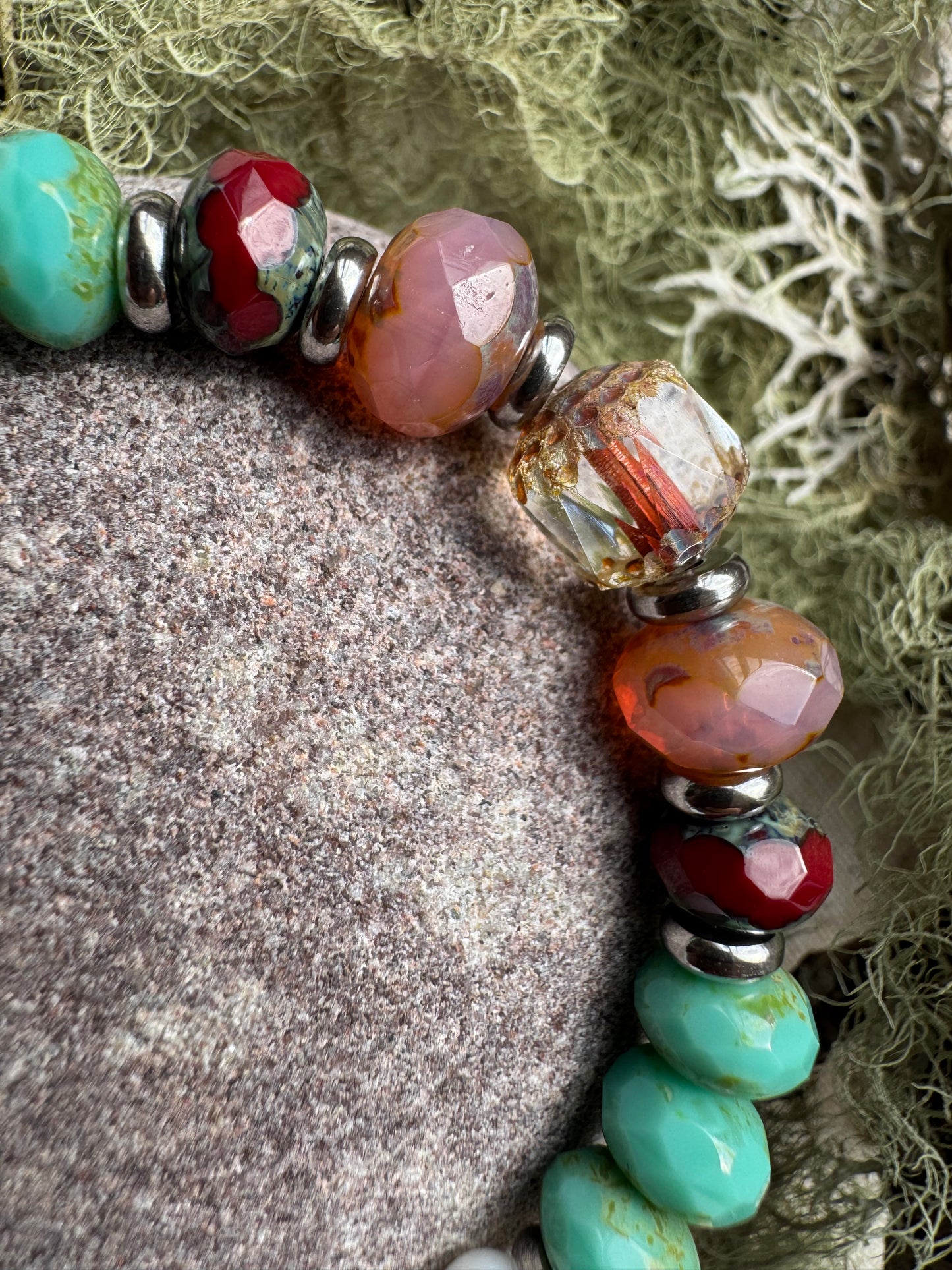 Mistloch - Glass Bead Bracelet