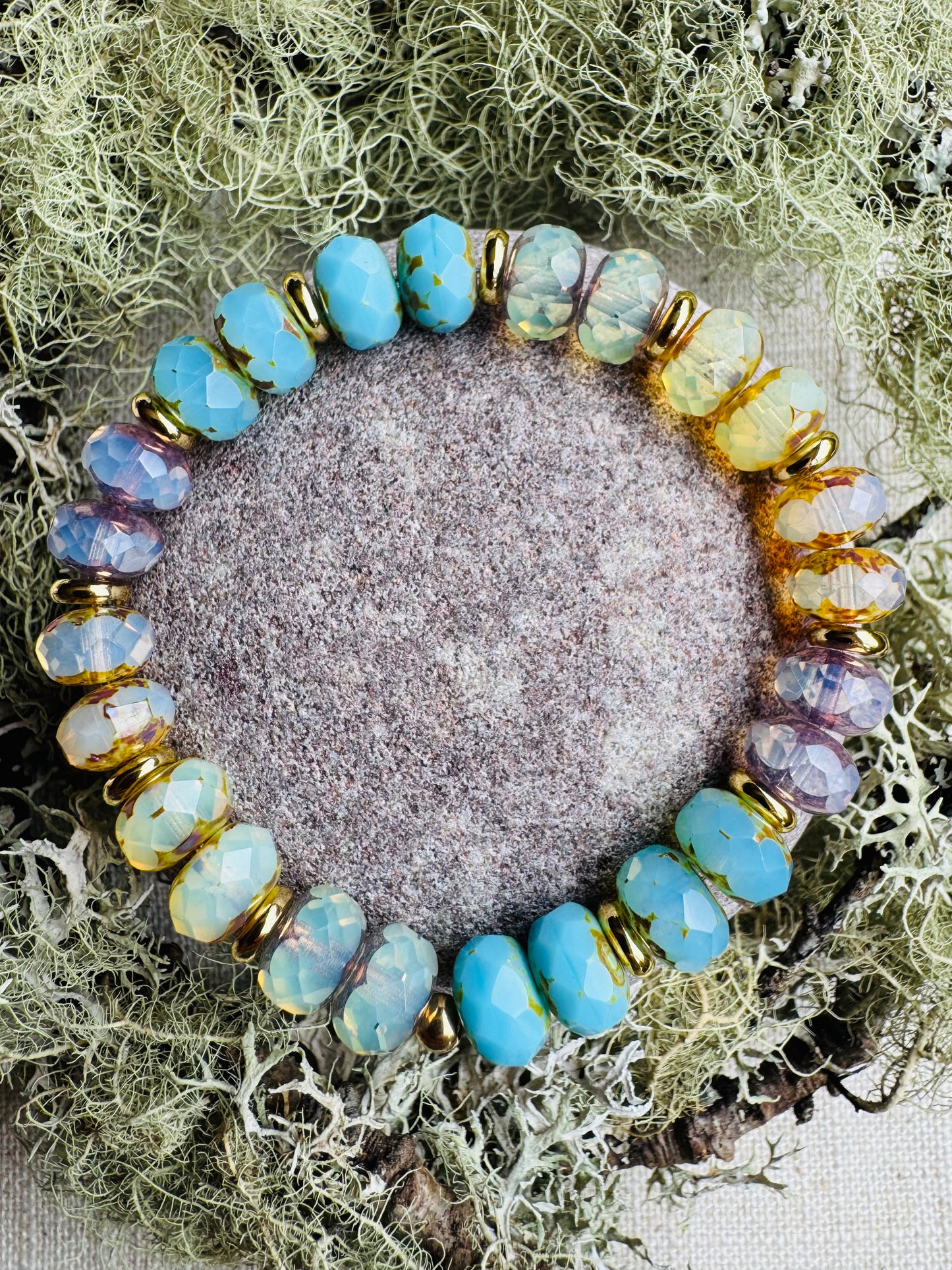 Isloch - Glass Bead Bracelet