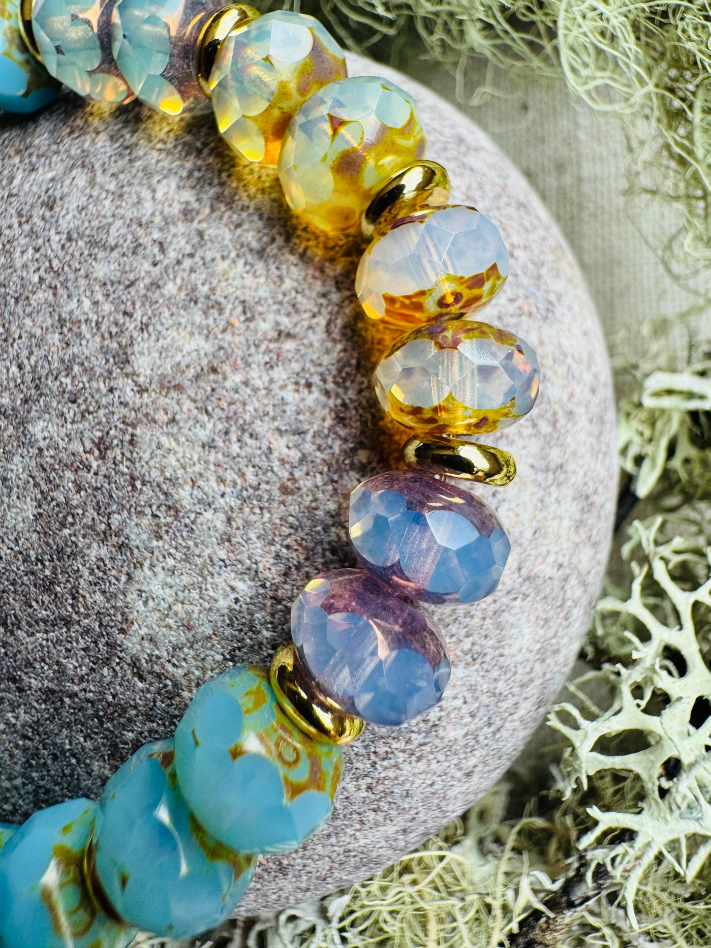 Isloch - Glass Bead Bracelet